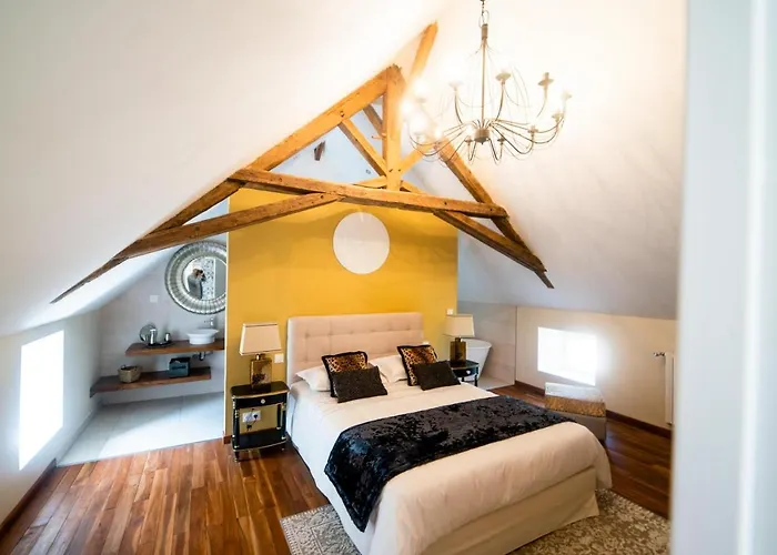 Saint Martin - Le Couvent Et Sa Piscine Grosville