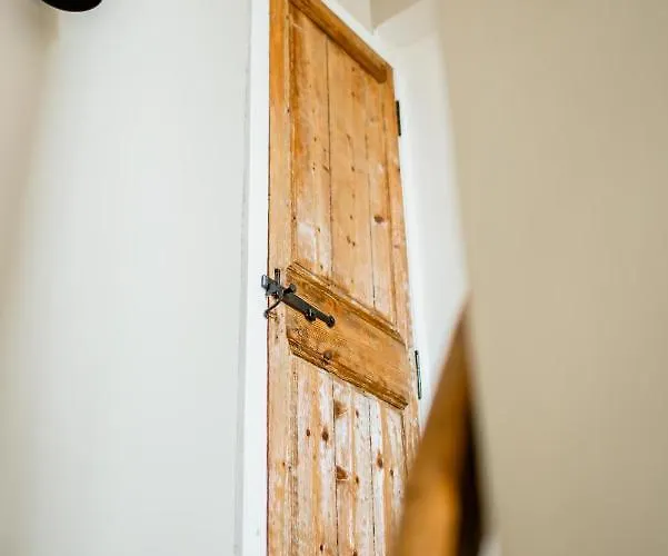 Saint Martin - Le Couvent Et Sa Piscine *